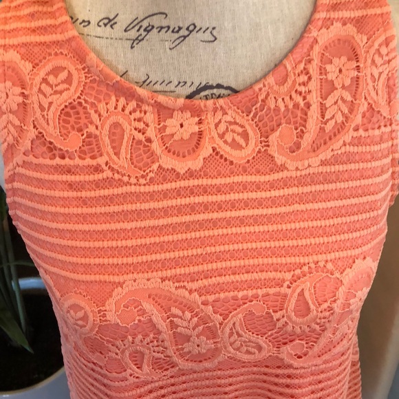 Coral lace dress - Picture 2 of 6